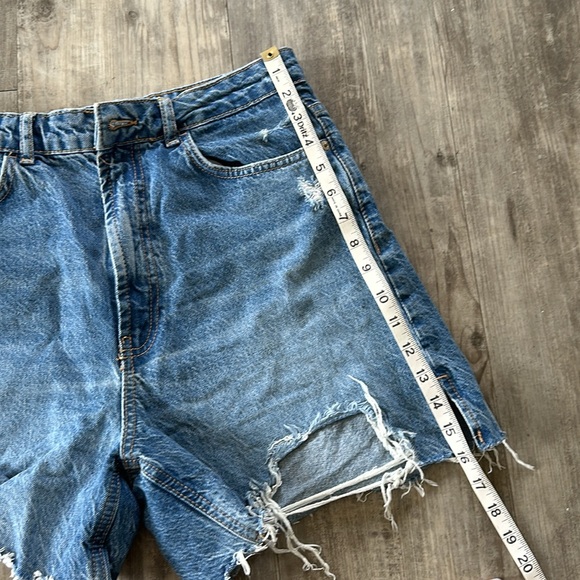 ZARA DISTRESSED HIGH RISE SHORTS size 10 - Picture 2 of 8